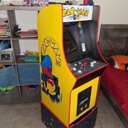 Stand up pacman game with multiple games inside