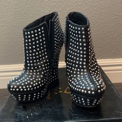 High Fashion Rhinestone Covered Ankle Boots Size 6.5