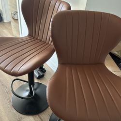 2 Bar Stools 