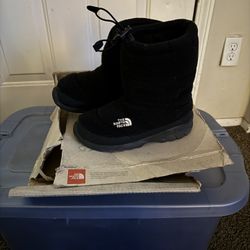 Woman’s North Face Boots Size 8