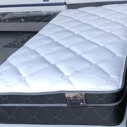 Twin XL Spring Mattress New ! 