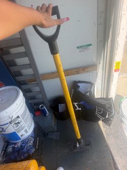 D-Handle Shovel with Yellow Fiberglass Handle