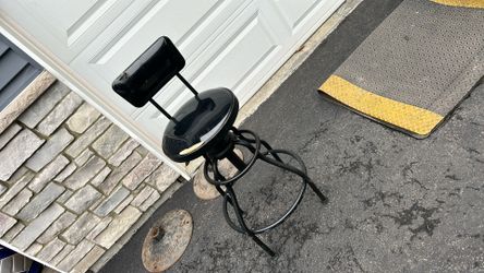 Black swivel Shop Stool W/auto adjustable Height