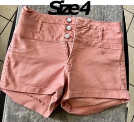 Woman’s shorts size 4