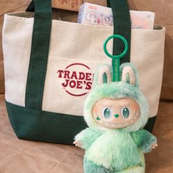 Brand New Trader Joe's Mini Green Tote With Sealed Authentic Popmart Labubu Big Into Energy Plush 🎄🎁