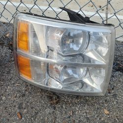 07-12 Chevy Silverado Headlight R Passenger Side