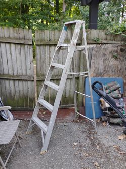 6-ft aluminum ladder