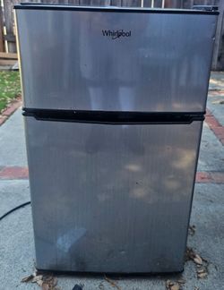 Whirlpool mini Refrigerator