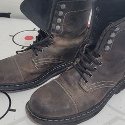 Dr MARTIN BOOTS SIZE 10