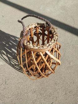 Tea light basket