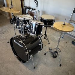 Ludwig BackBeat Complete 5-Piece Drum Set With Hardware and Cymbals - Black Sparkle