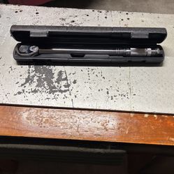 Pittsburgh Torque Wrench 1/2 Drive 10-150 Ft . Lb. 