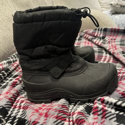 Kids Youth Size 2y Snow Boots 