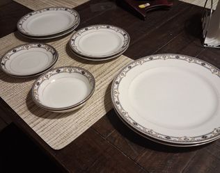 25 Pieces of Noritake "Chandella " Dinnerware