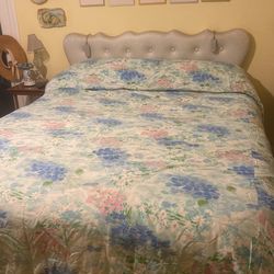 Luxurious Hand-quilted Queen Bedspread
