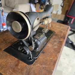 1936 SINGER KNEE BUMP