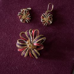 Joan River Keepsake Brooch Box