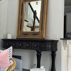 Stunning Mirror And Sofa Table Set