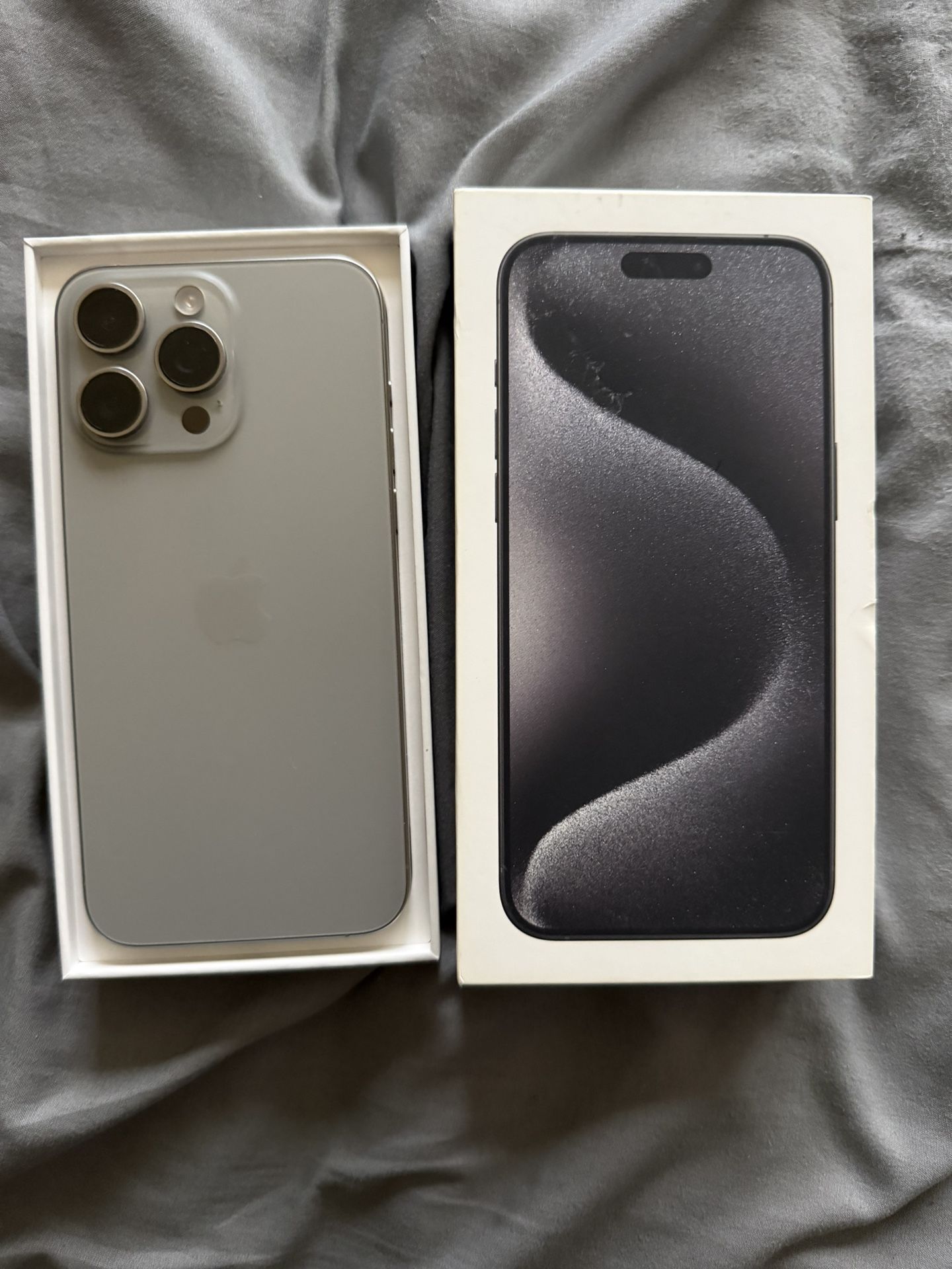 iPhone 15 Pro Max 256gb MINT CONDITION 