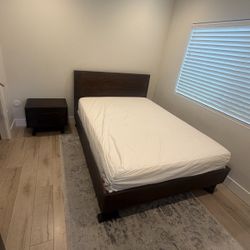 Queen Bed Set – Solid Wood Frame + Mattress + Nightstand (Woodland Hills)  Description: Selling a clean, modern queen bed setup:  * Solid wood queen b
