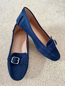 UGG Women’s Navy Leather Flats - Size 7