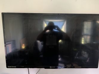 Magnavox LED Flat Screen TV and wall mount no tv stand
