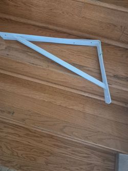 Shelves brackets