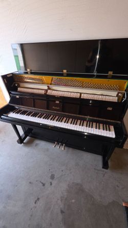 UPRIGHT PIANO SAGENHAFT