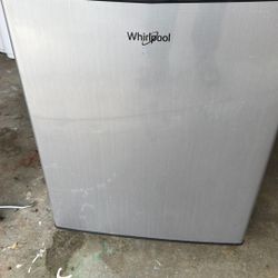 Whirlpool Mini Refrigerator 