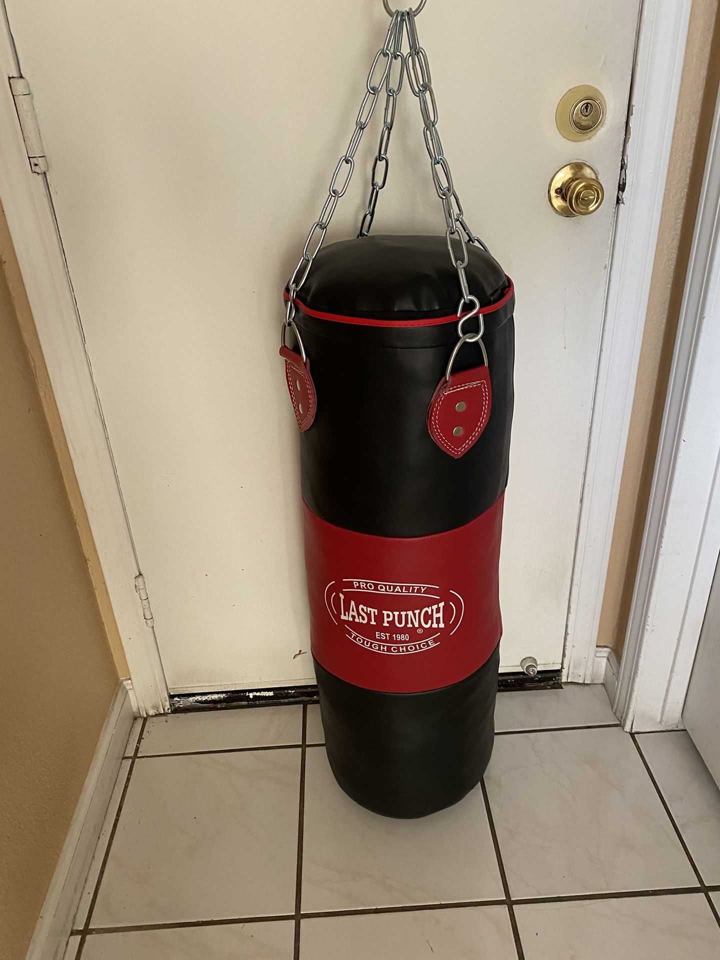 PUNCHING BAG 60 POUNDS FILLED BRAND NEW EXTREME WORKOUT ποΈ