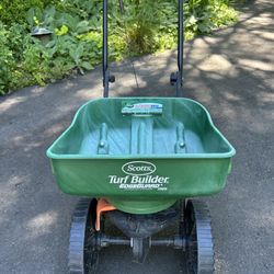Scott’s Turf Builder Spreader