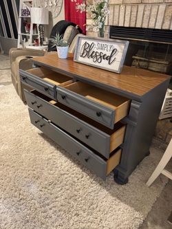 ✨✨VERY NICE GRAY LONG 6 DRAWER DRESSER✨✨