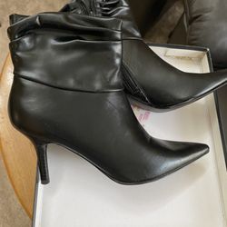 Black Boots Size 8.5 (never worn)