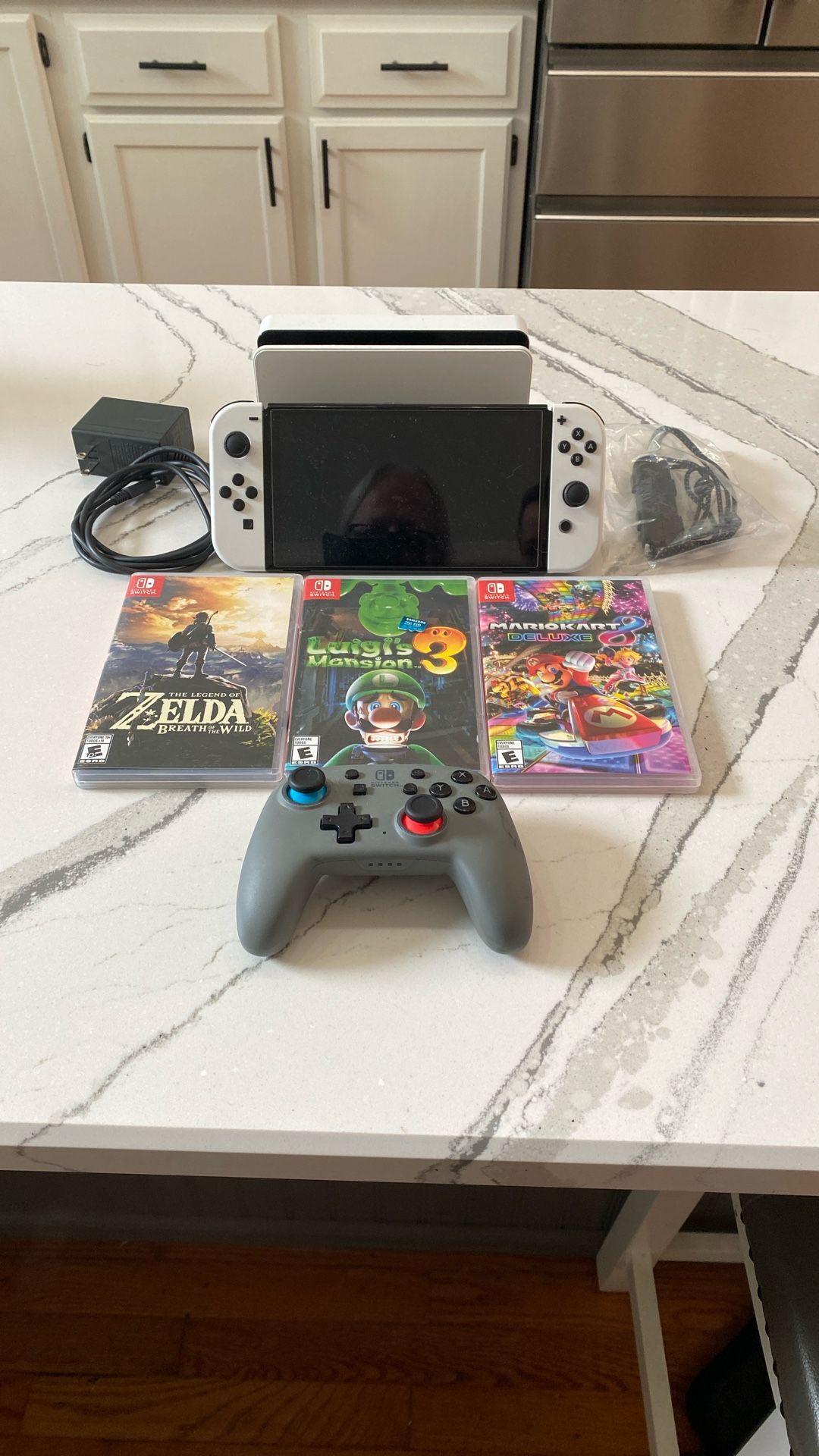 Nintendo Switch OLED Mario Kart 8, Luigi’s Mansion, Zelda BOTW, Controller, 256 GB SD Card