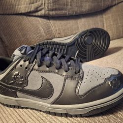 Nike Dunk Low "Black Roses"