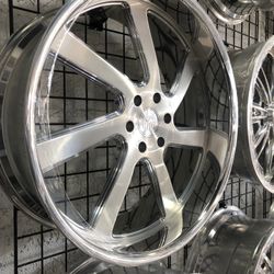 26” Us Mags Outlaw Wheels. 