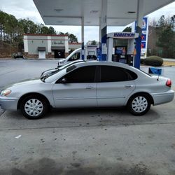 2005 Ford Taurus SE