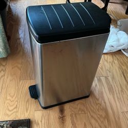 Stainless steel step on garbage can