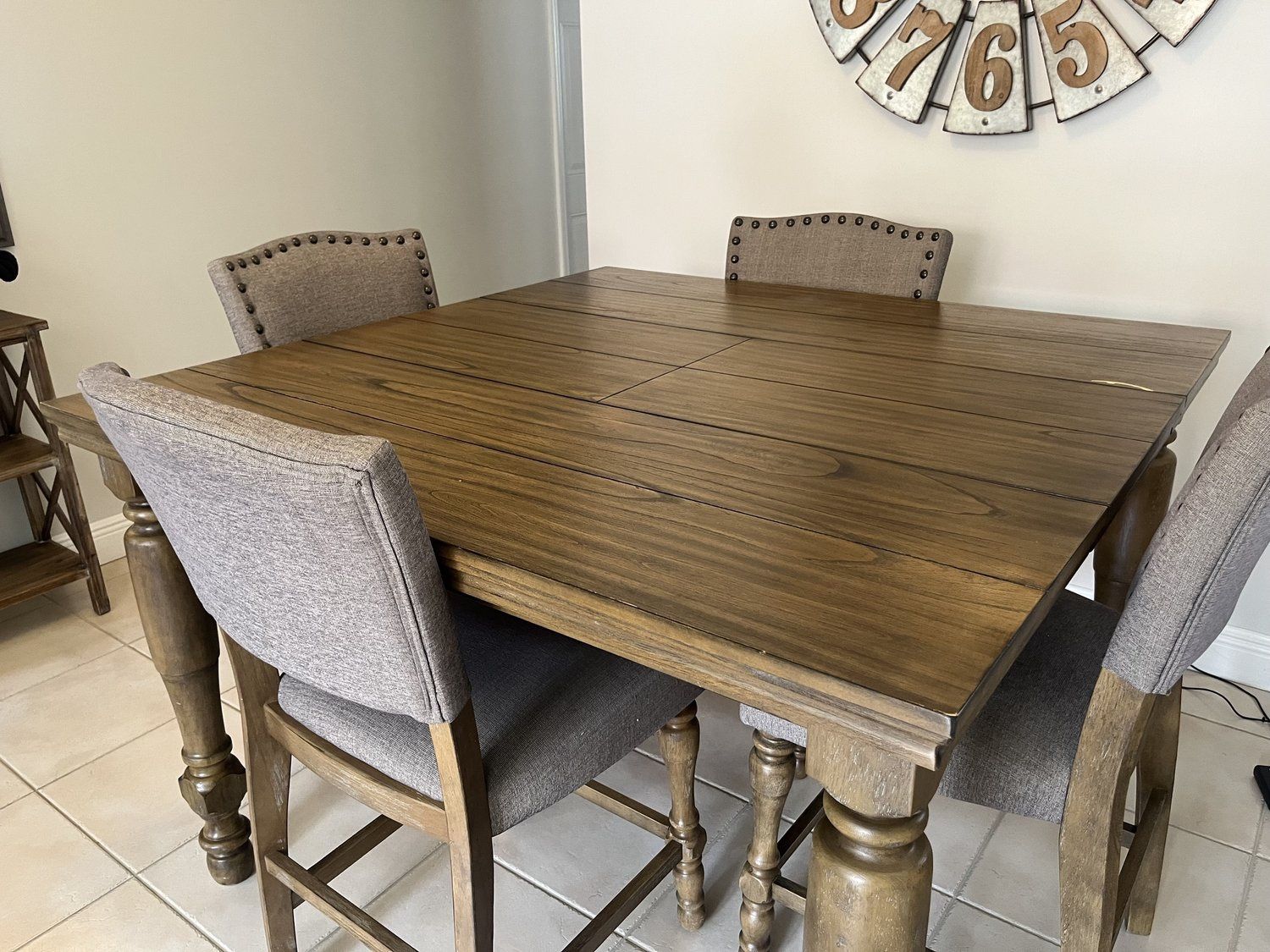 Counter Height Wood Dining Table w/ 4 Chairs – Extendable – Good Condition Price: $250 (OBO) 📍 Pickup Only – Miami Lakes
