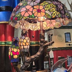 Tiffany-style Parrot Lamp