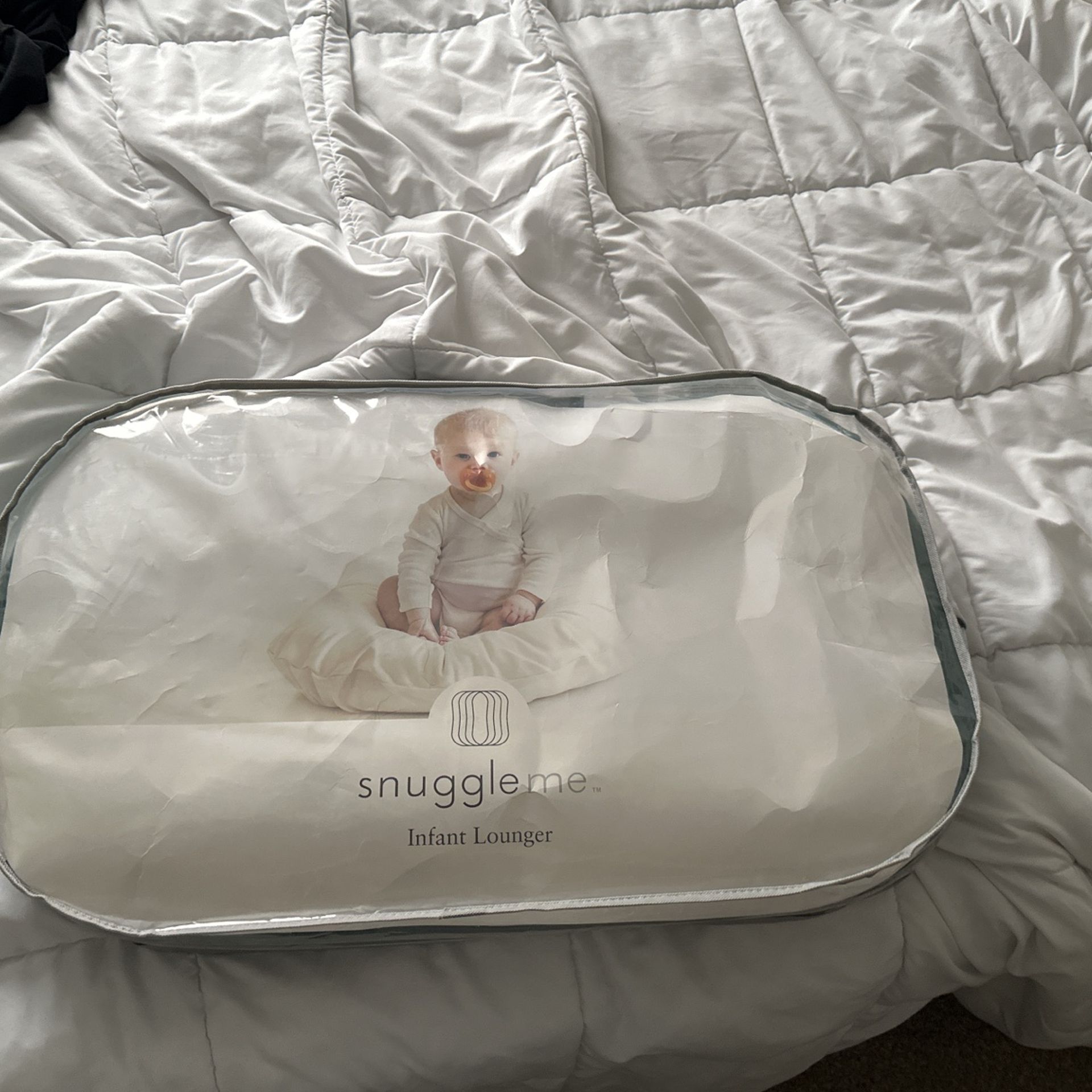 Snuggle Me Infant Lounger
