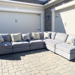 Gorgeous Modular Sectional Couch 