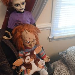 1 Chuck Doll,his Son And Gremlins