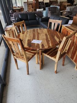 Kalispell Round Dining Table