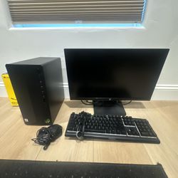 Tower PC/Monitor/Keyboard/Mouse/Headphones 