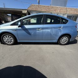 2012 Toyota Prius hybrid GAS SAVER --  HYBRID PLUG IN GAS_ GAS SAVER M-169,000 miles on it Hybrid / Gas smog done