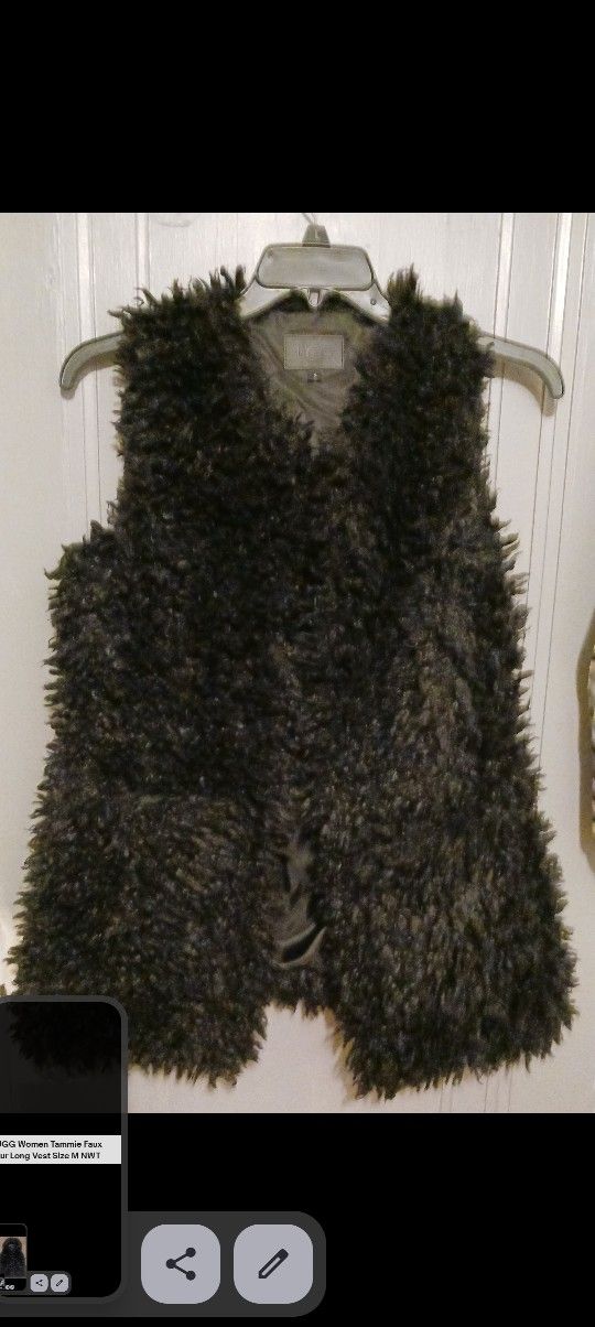 Woman's UGG FAUX FUR VEST