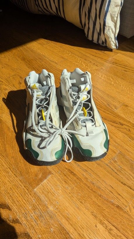 Women's Size 9 adidas Basketball Shoes