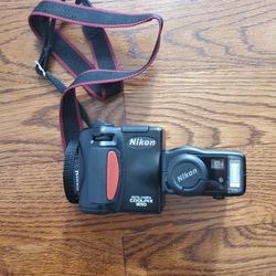 Retro vintage Nikon COOLPIX 950 2.0MP Digital Camera - Black