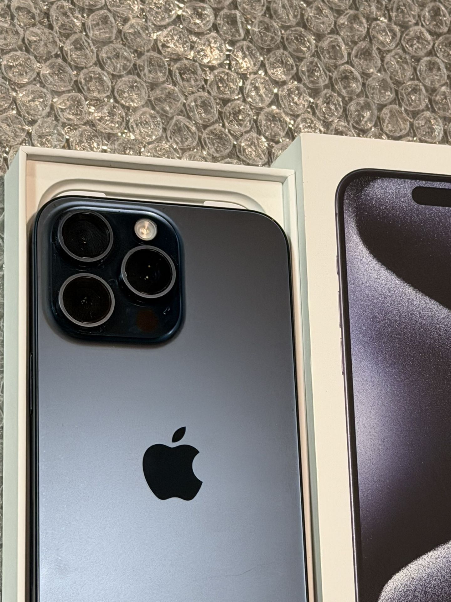 iPhone 15 PRO MAX Size AT&T and Cricket Like New